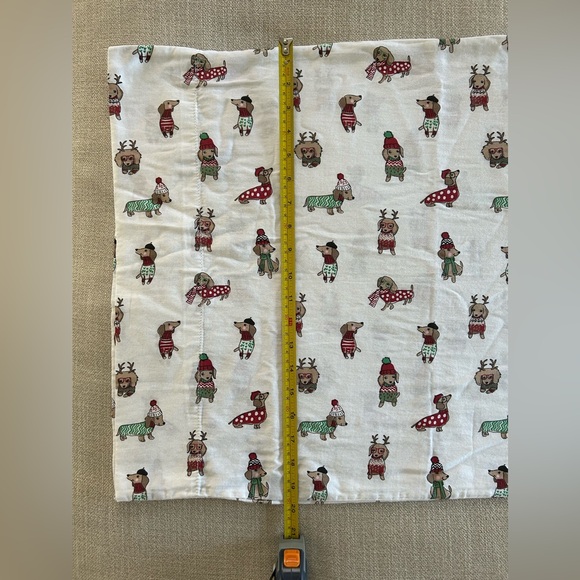NWOT Two Christmas Dogs Pillowcases. 20 X 28 - Picture 6 of 8